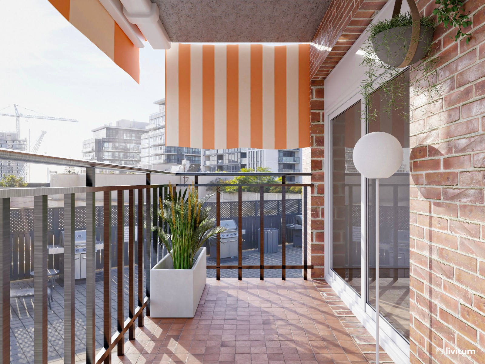 Acogedor balcón con zona de comedor