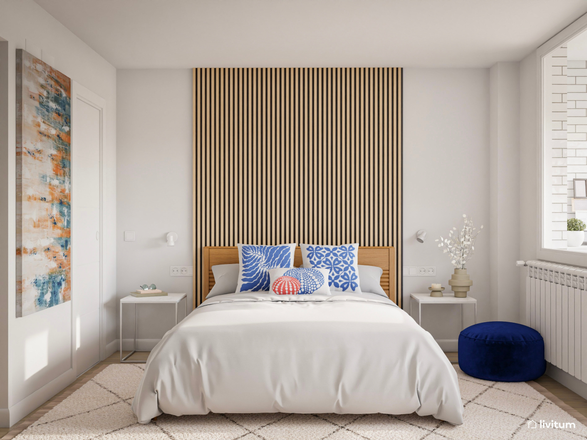 Acogedor dormitorio con listones de madera y detalles en azul