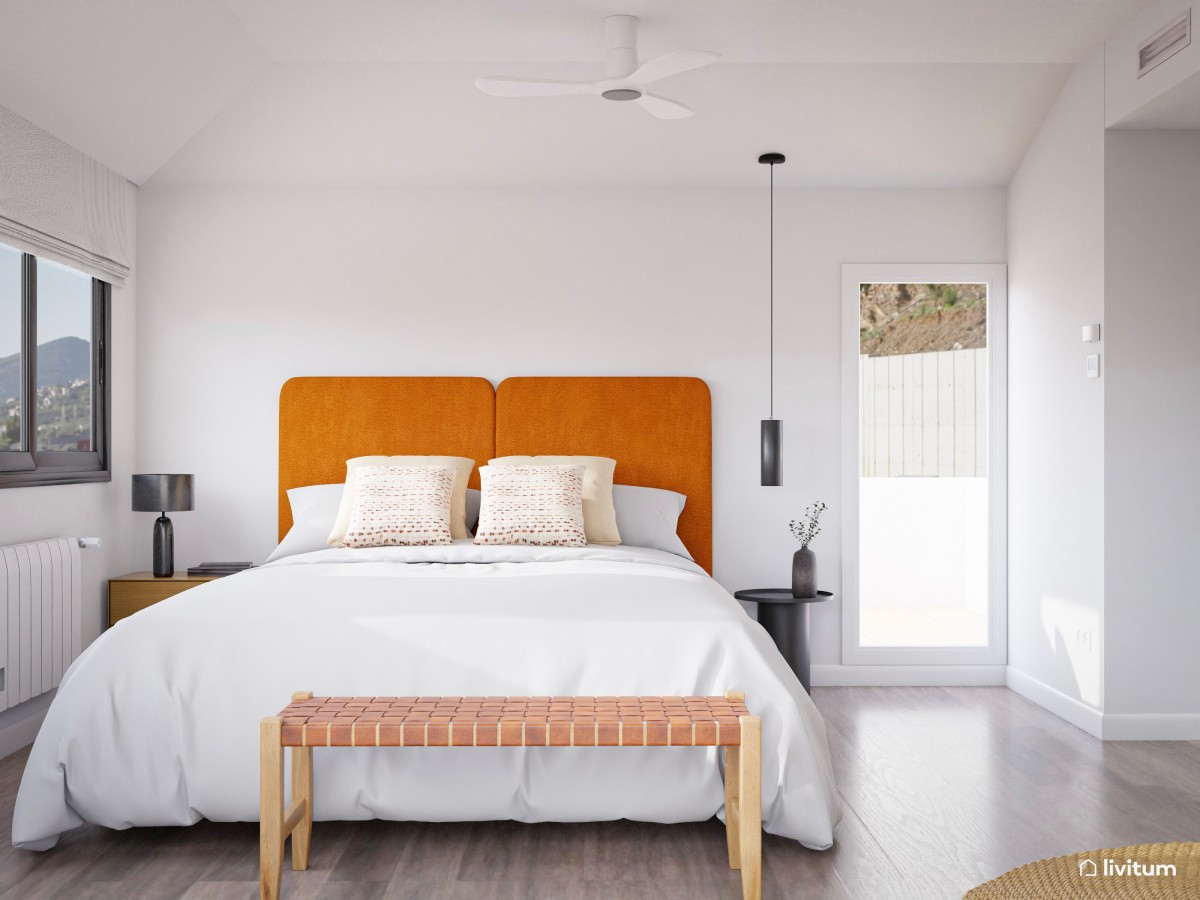 Acogedor dormitorio en blanco y detalles color teja