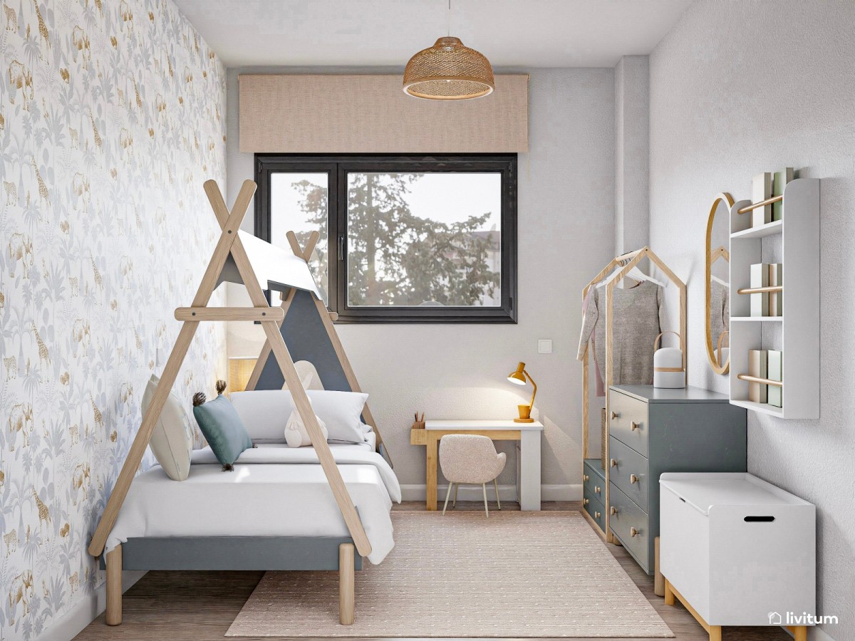 dormitorio infantil con papel pintado, cama en forma de casita y escritorio peque&ntilde;o