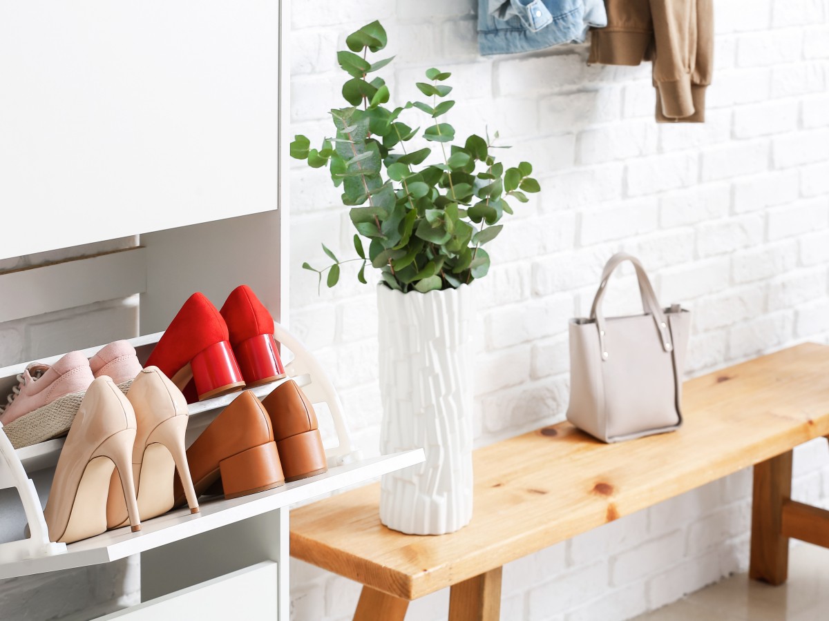 Es momento de ordenar tus zapatos: 7 ideas para muebles zapateros