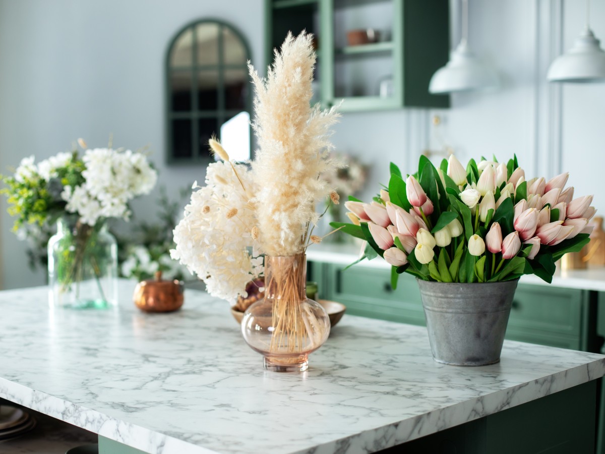 Claves para decorar la casa con flores artificiales - Foto 1