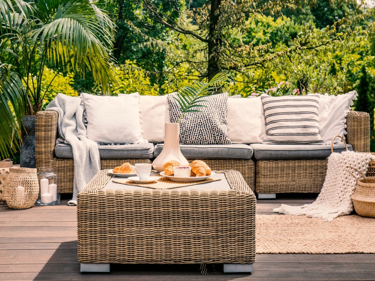 Cómo crear un espacio exterior estilo boho y totalmente ecléctico
