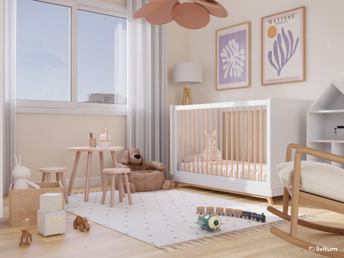 dormitorio infantil con cuna de madera y mesita de madera peque&ntilde;a