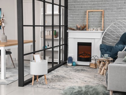 Consultorio deco: chimeneas eléctricas, listones de madera y distribución de un salón de 25 m²  