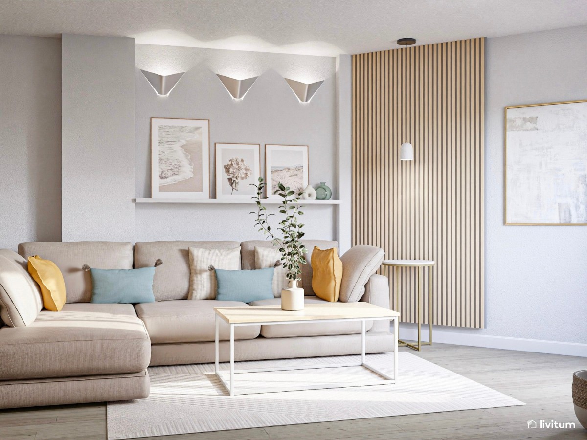 sal&oacute;n en tonos neutros y detalles en azul y mostaza, sof&aacute; en L y listones de madera en la pared