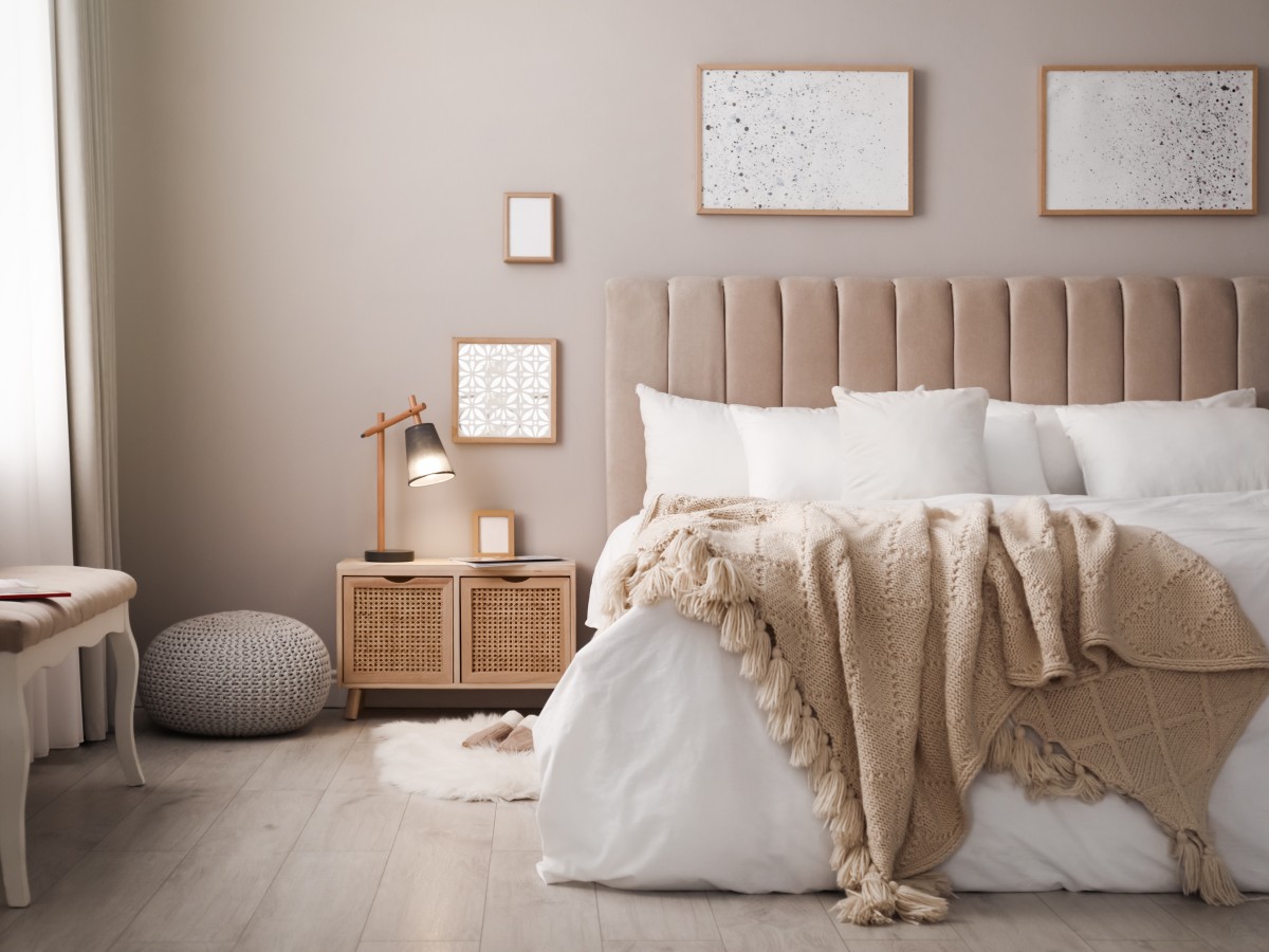 El secreto de una decoradora para hacer la cama perfecta