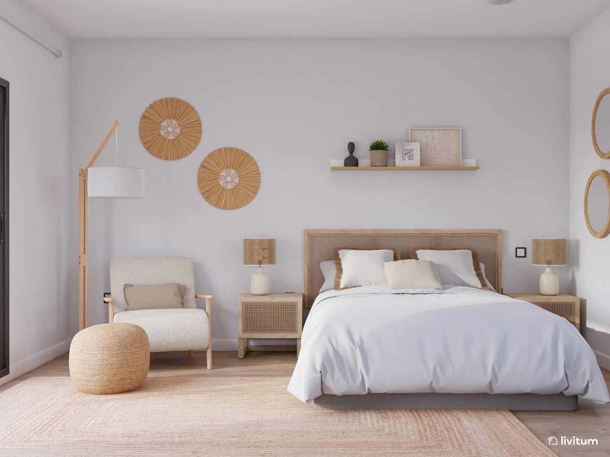 dormitorio en tonos madera, cama de matrimonio, butaca con lampara vertical y alfombra de fibras naturales