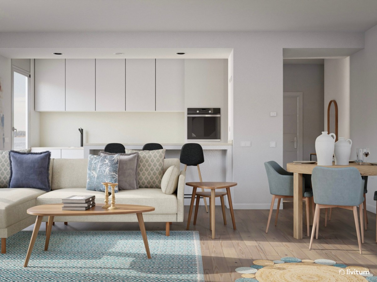 sal&oacute;n comedor mediterr&aacute;neo con cocina integrada, tonos claros y detalles en azul