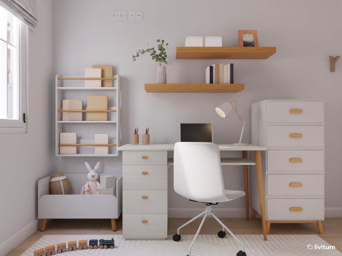 habitaci&oacute;n juvenil peque&ntilde;a en tonos claros, con escritorio y l&aacute;mpara de mesa
