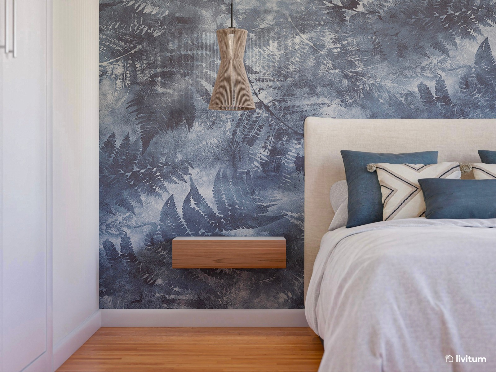 Dormitorio elegante con papel pintado azul y zona de escritorio
