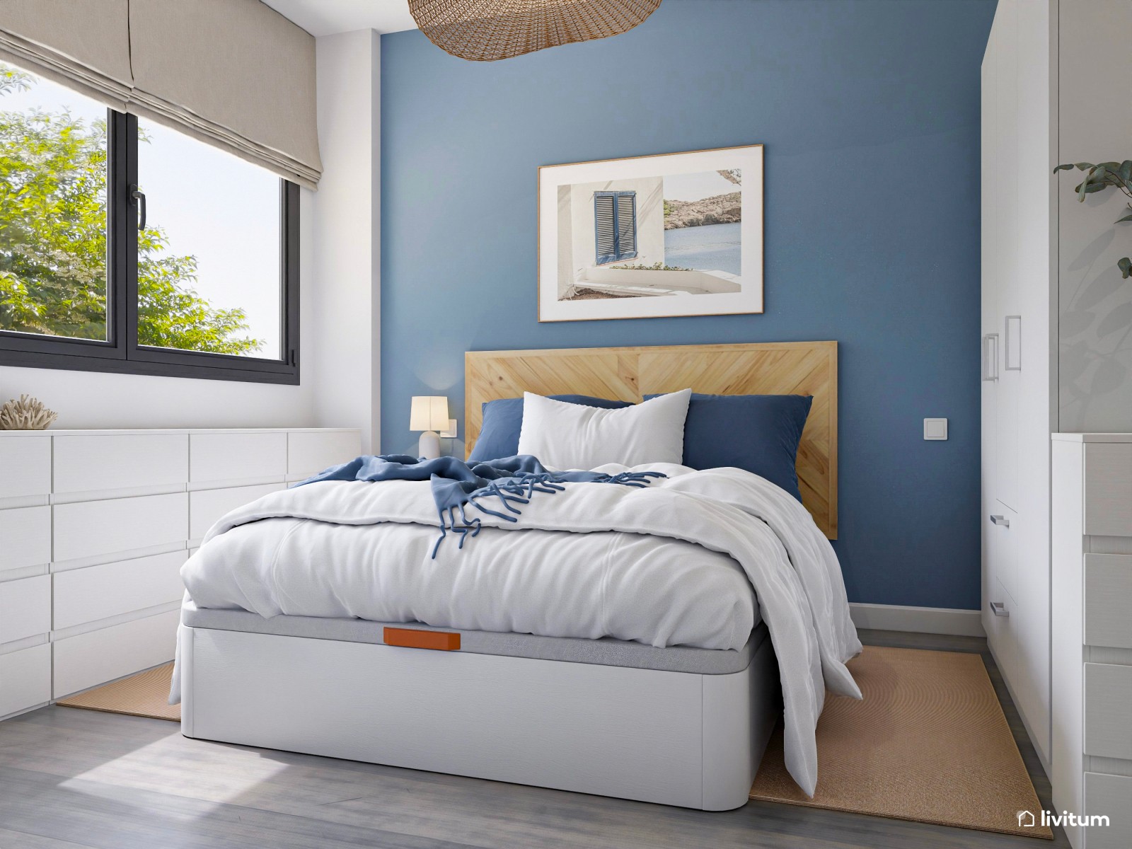 Dormitorio individual con cama doble y pared de acento en azul empolvado