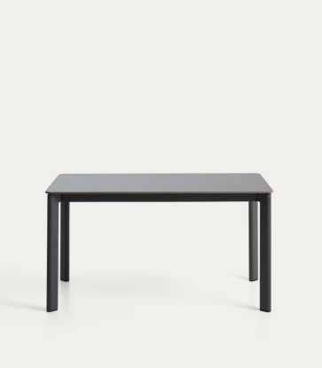Mesa Anafi de piedra sinterizada y aluminio grafito 140 x 80 cm., Kave Home