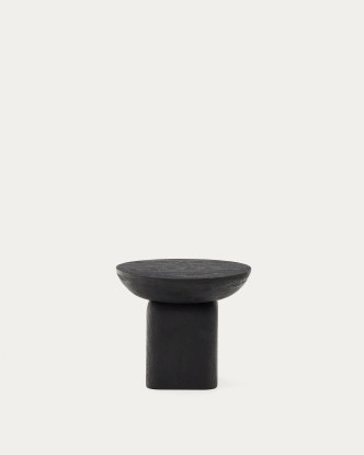 Mesa auxiliar Ovak de madera maciza de acacia con acabado negro FSC 100% Ø50 cm, Kave Home