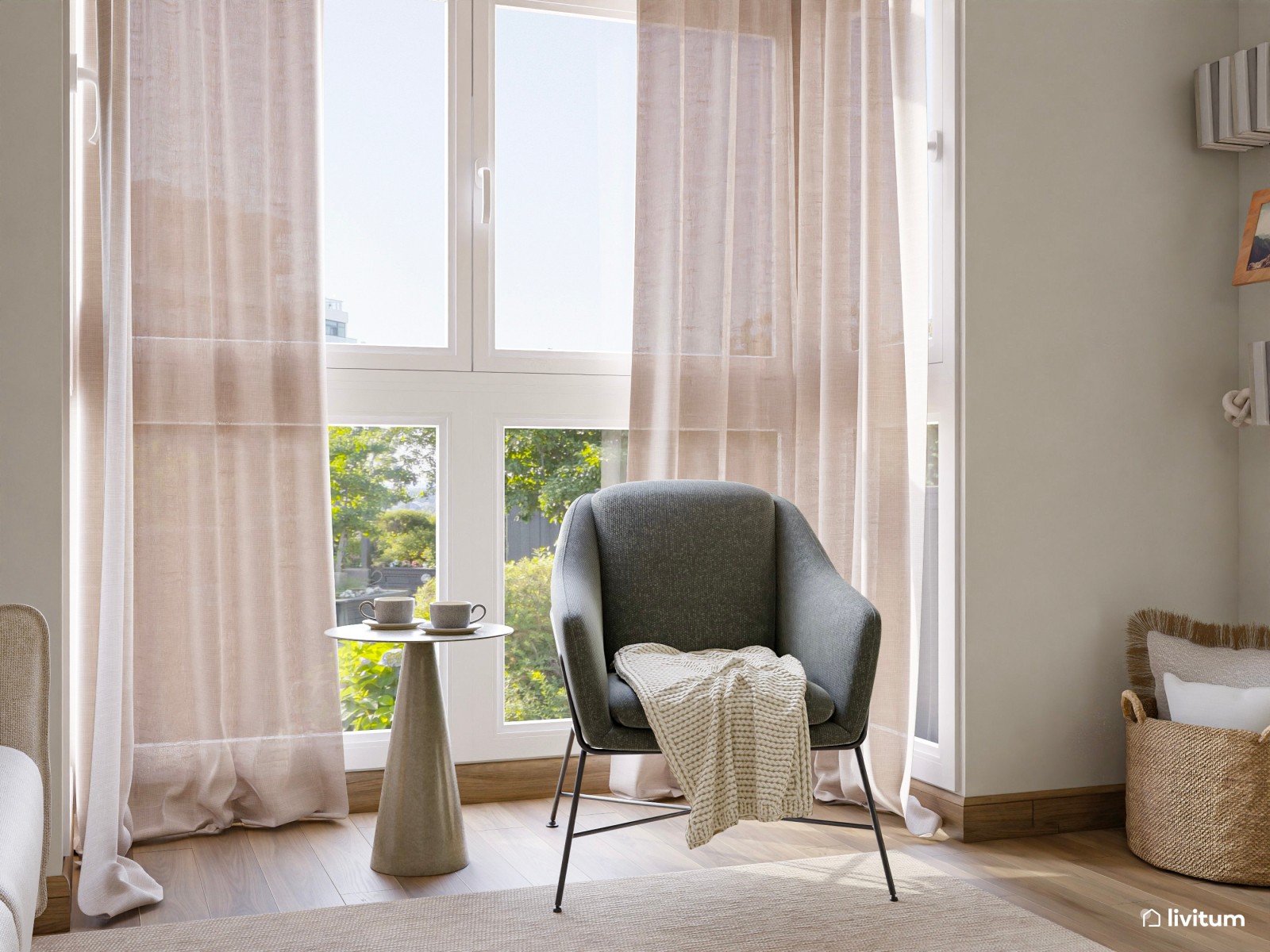 Pequeño salón comedor de 19 m² en tonos beige, visón y rosa empolvado