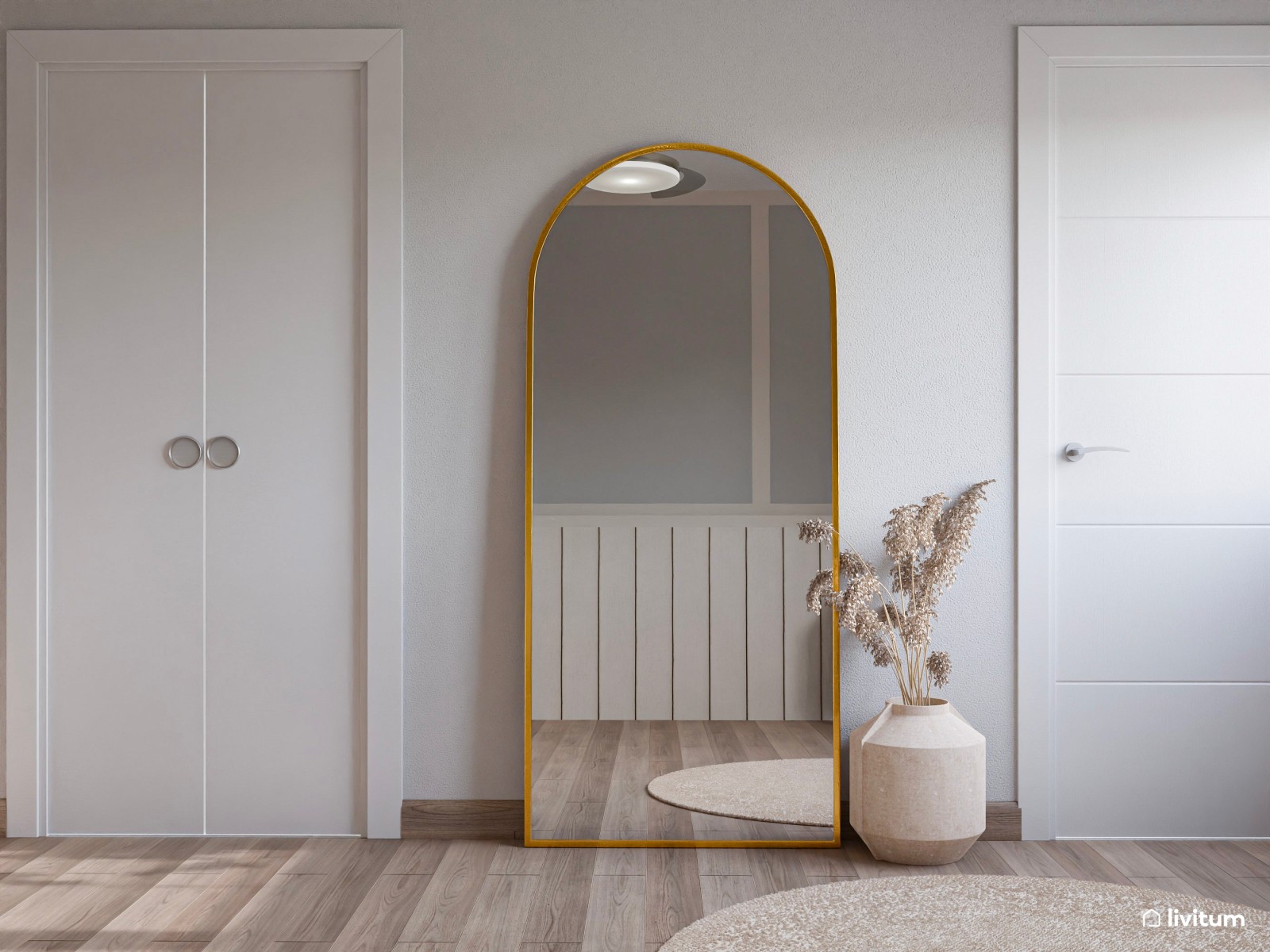 Relajado dormitorio con arrimadero y elegantes molduras