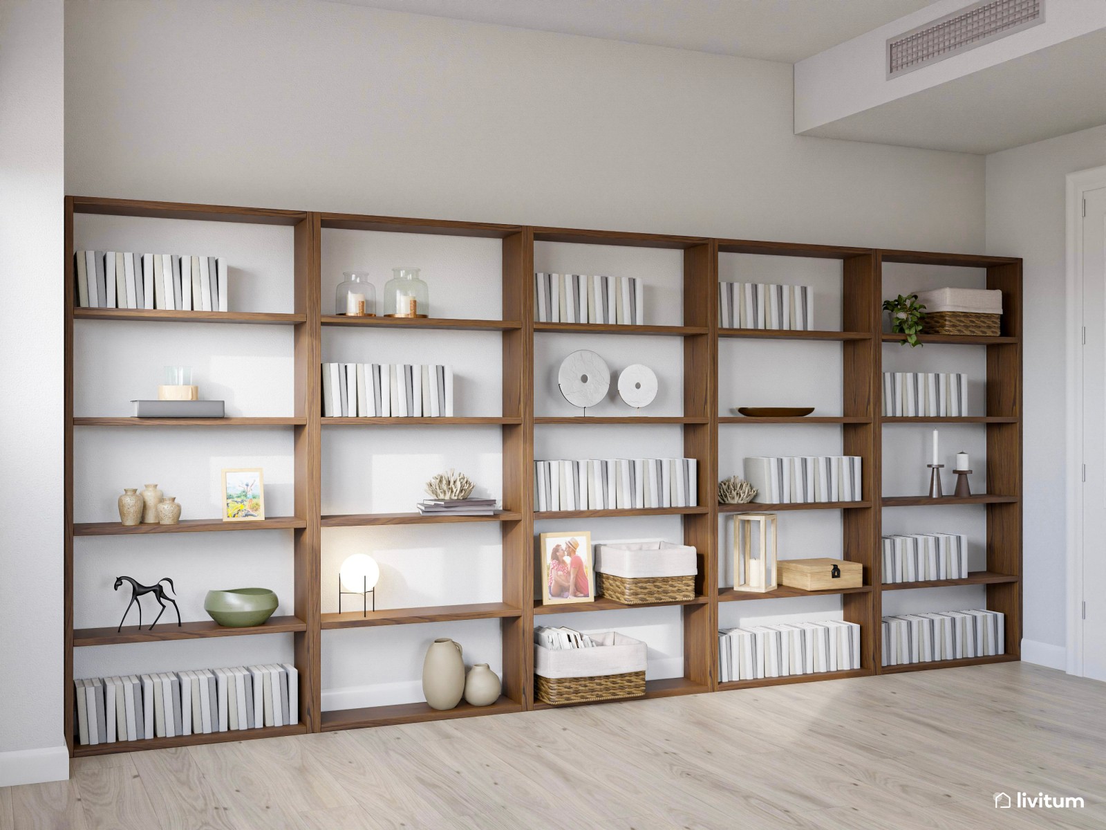 Salón comedor en forma de L con amplia estantería de madera oscura