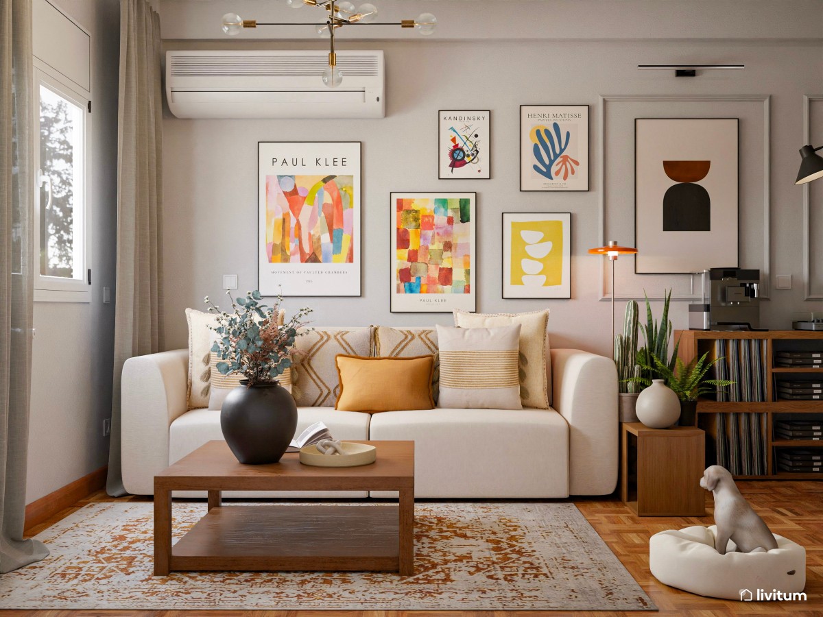 Salón pequeño moderno, con suelo oscuro y cuadros de colores