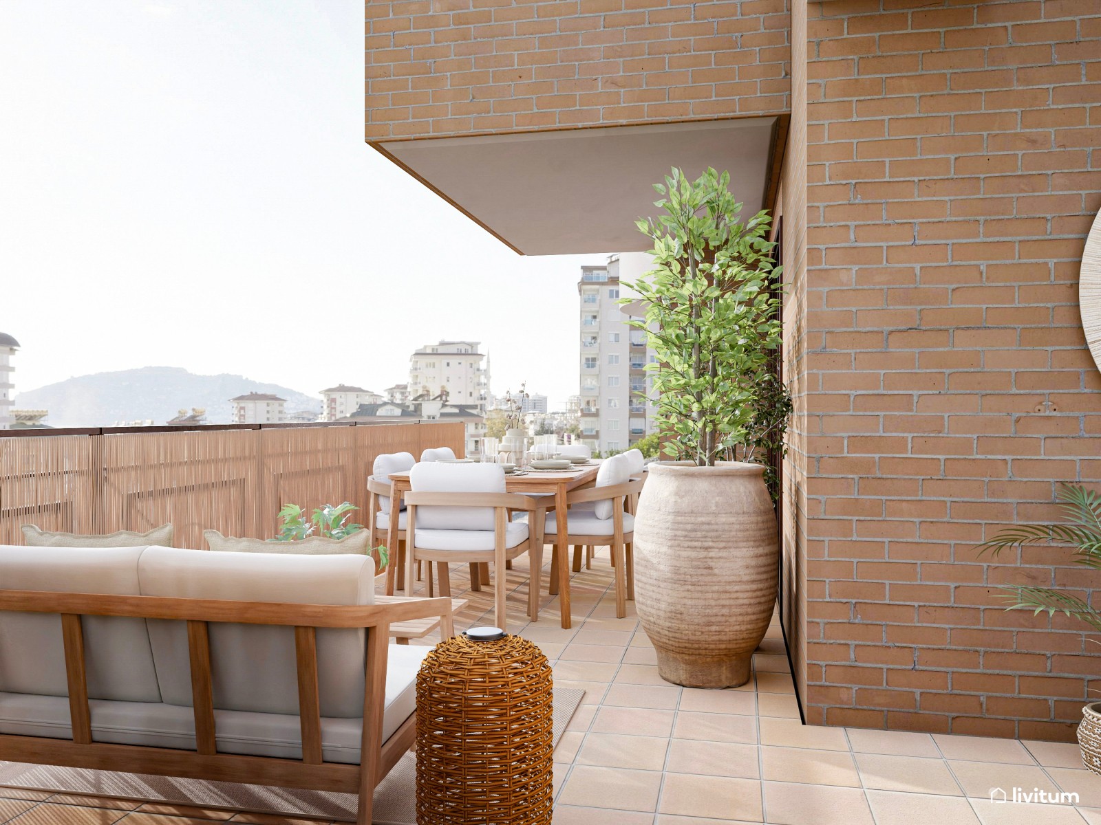 Terraza acogedora con comedor exterior de madera  