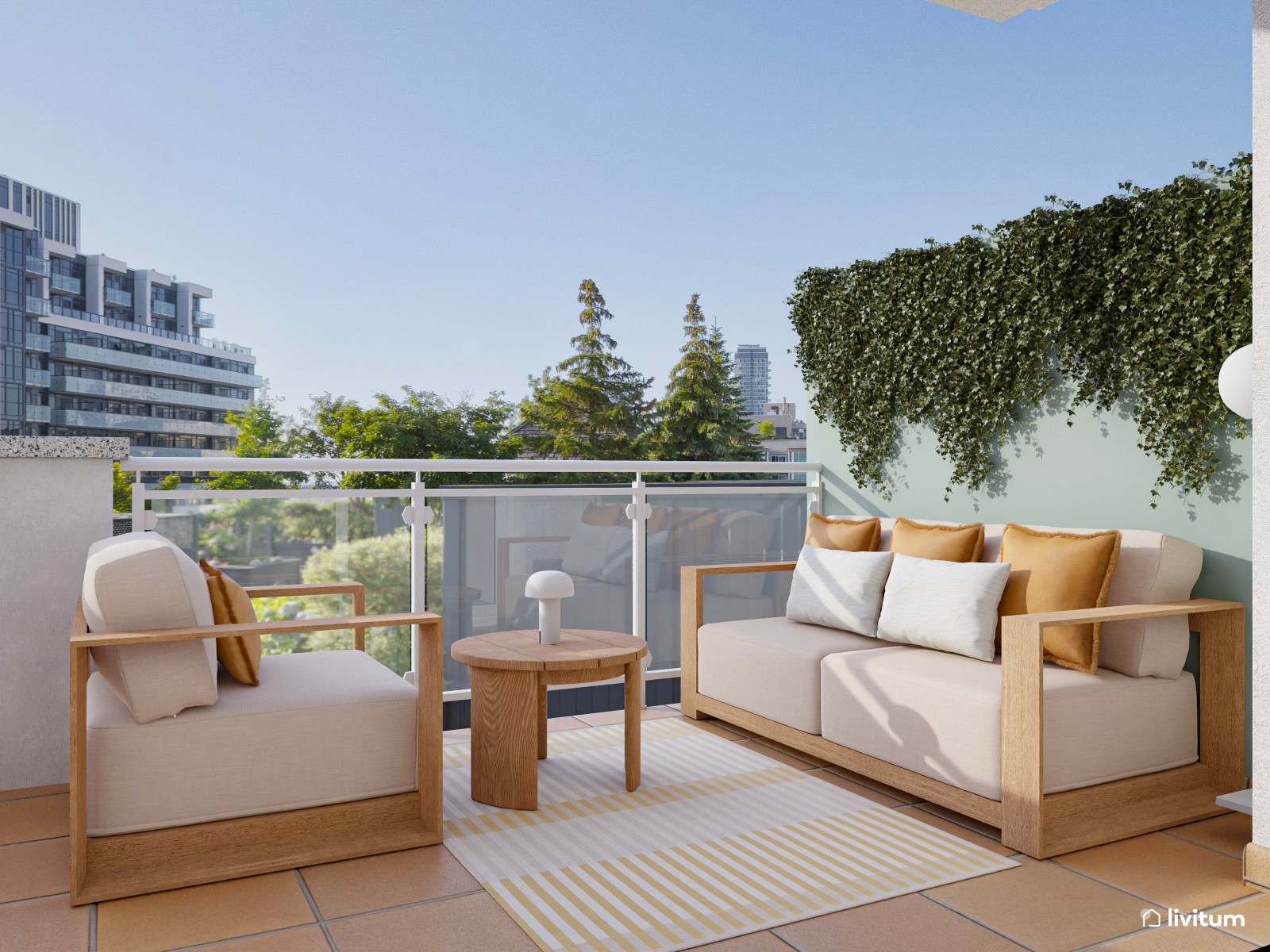 Terraza alargada con zona de comedor y salón con un toque de color