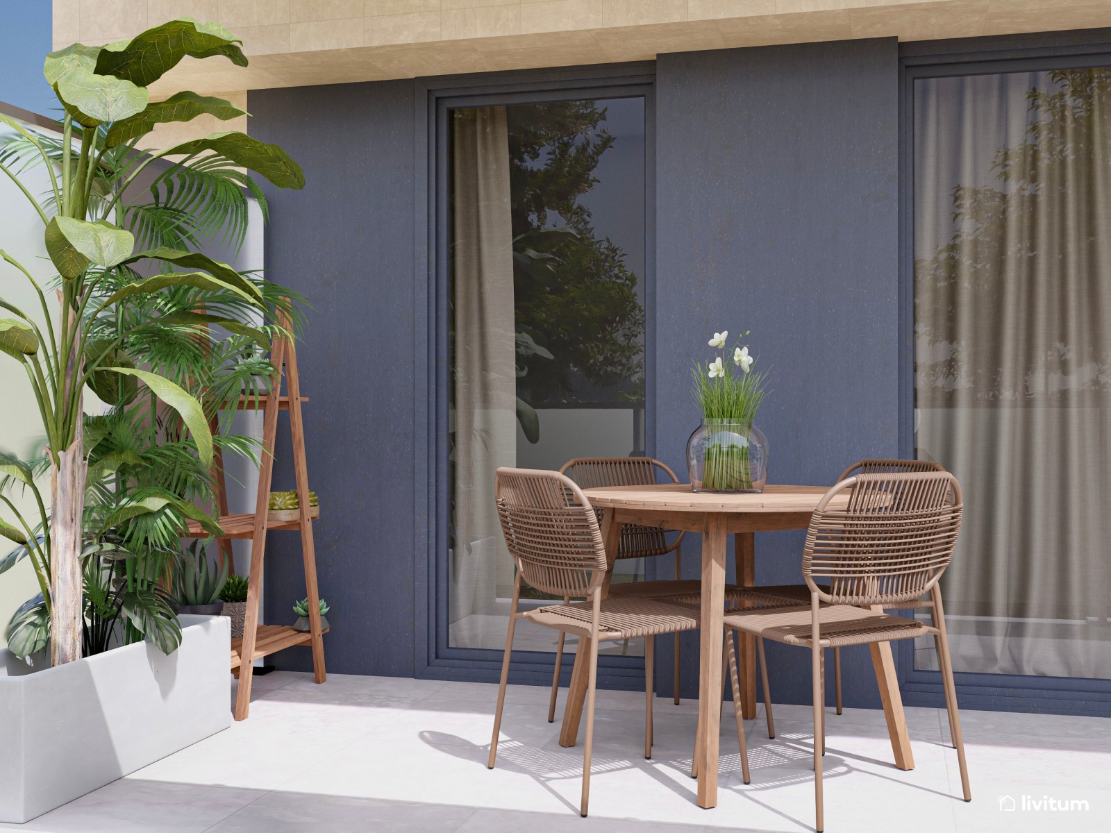 Terraza alargada con zona de salón y pequeño comedor exterior