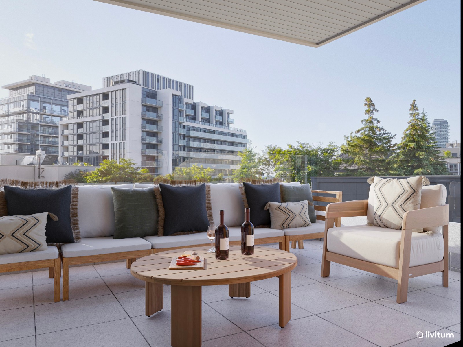 Terraza alargada y estrecha con elegantes sofás en madera y tonos beige 