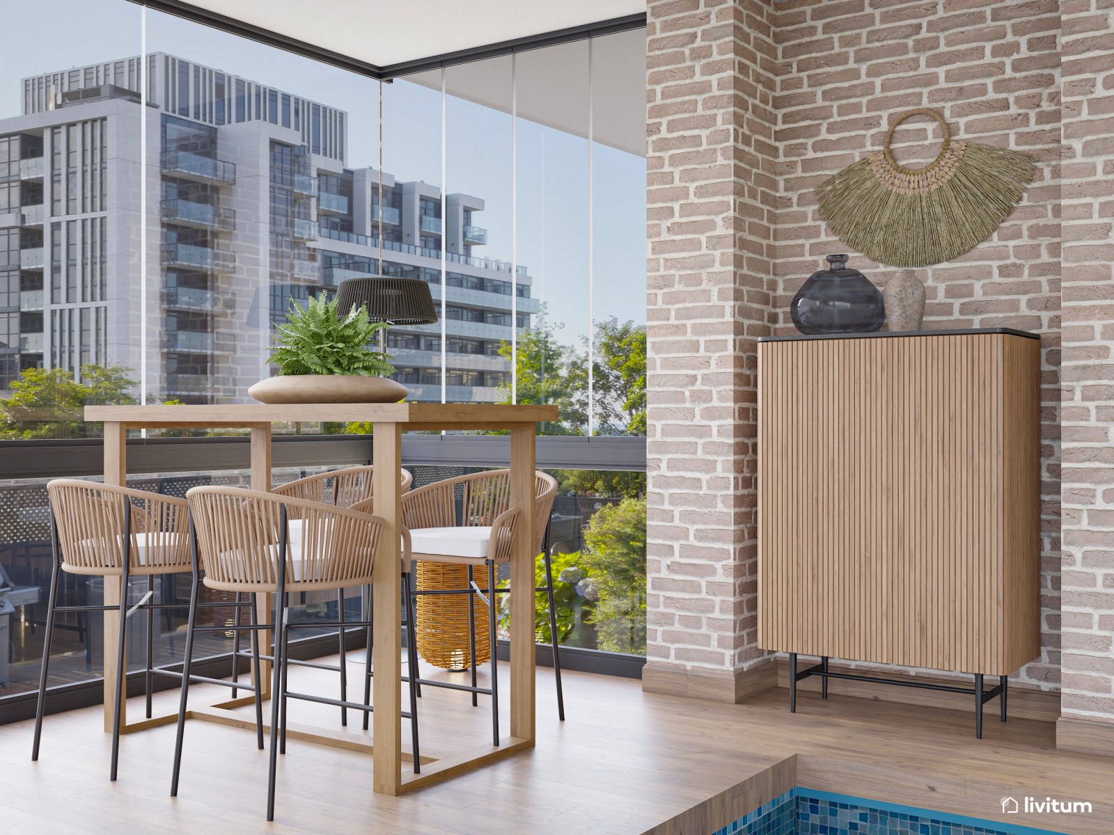 Terraza bohemia e industrial con cerramientos acristalados