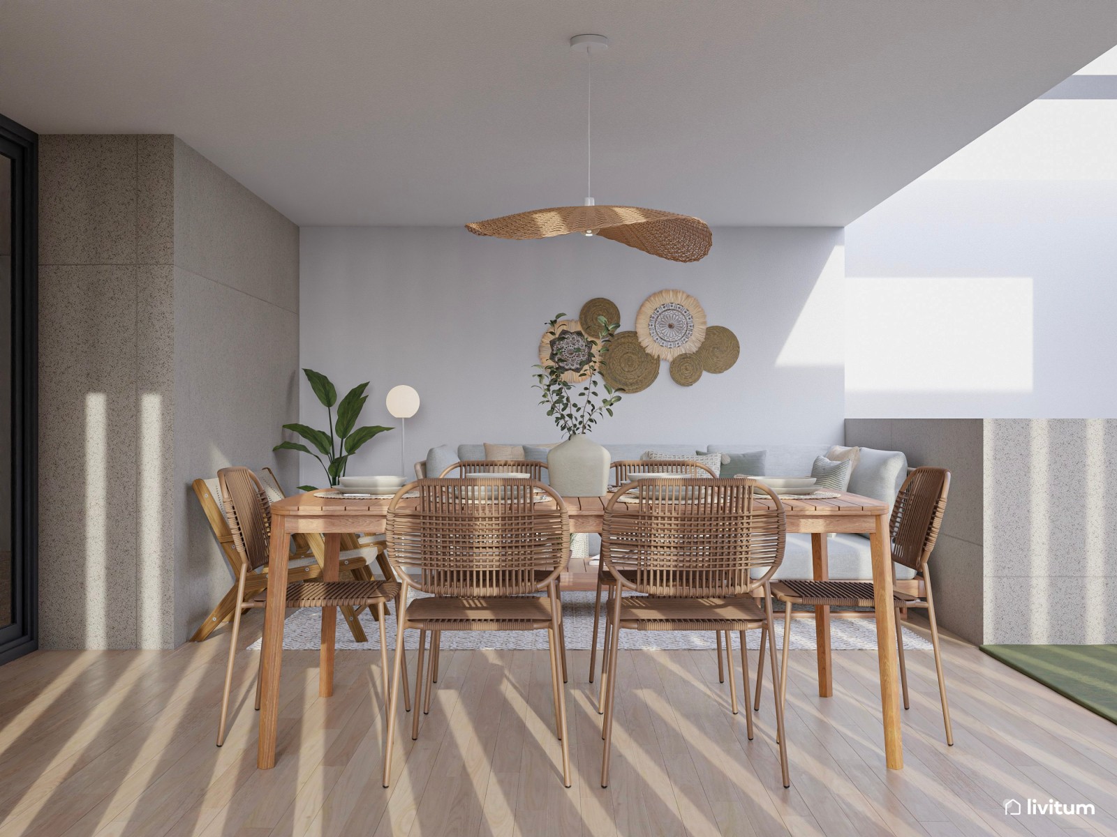 Terraza bohemia y nórdica con sofá rinconero y jardín vertical