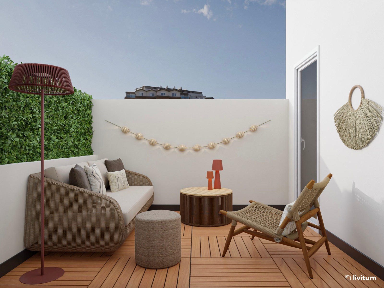 Terraza con acogedor salón exterior y jardín vertical