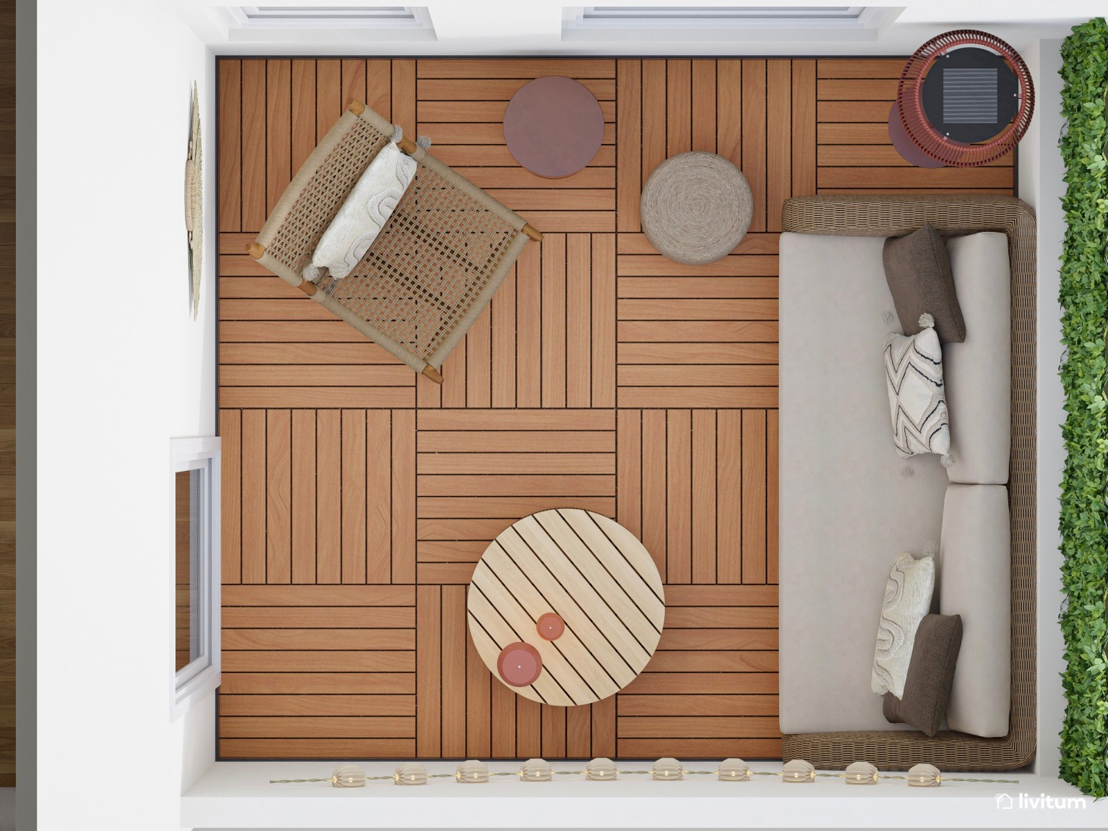 Terraza con acogedor salón exterior y jardín vertical