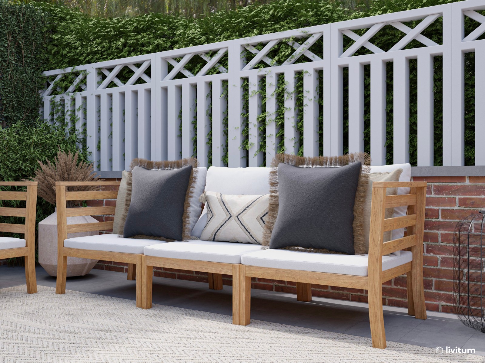 Terraza con amplia zona de sofás, comedor y barbacoa