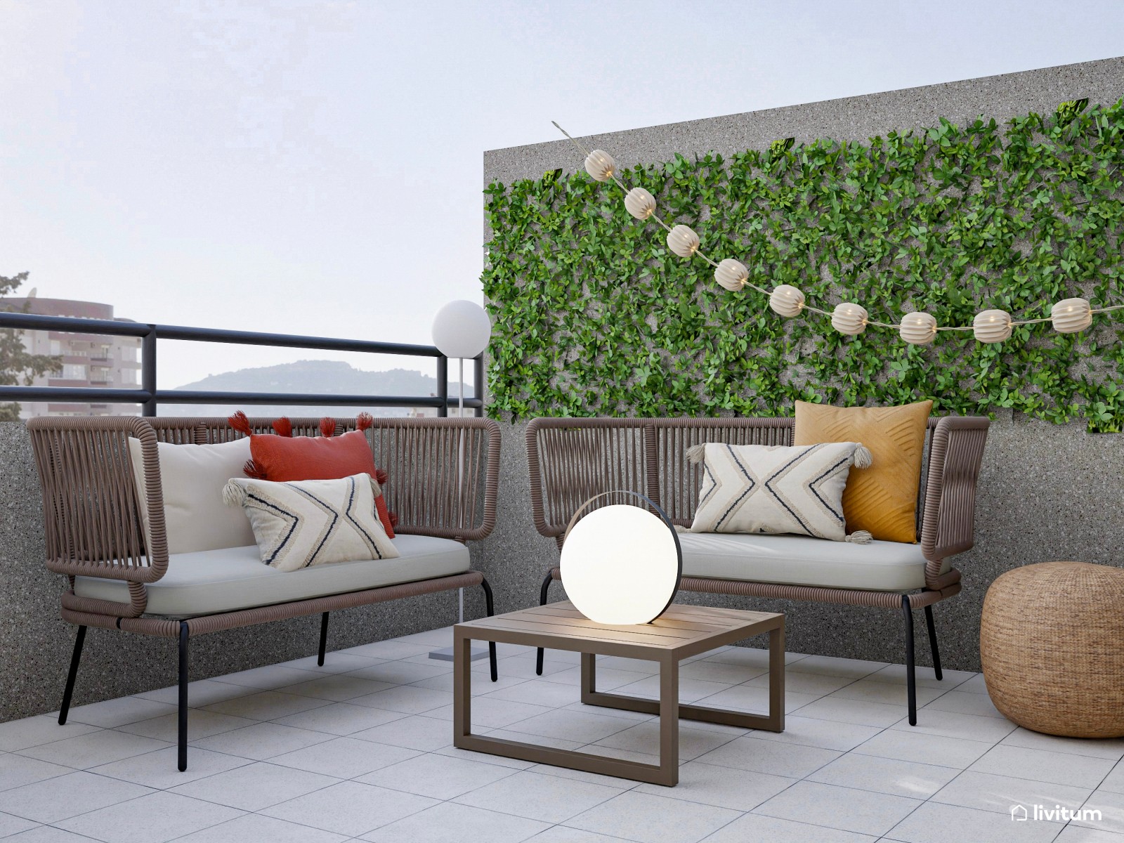 Terraza en patio interior con varias zonas y múltiples usos