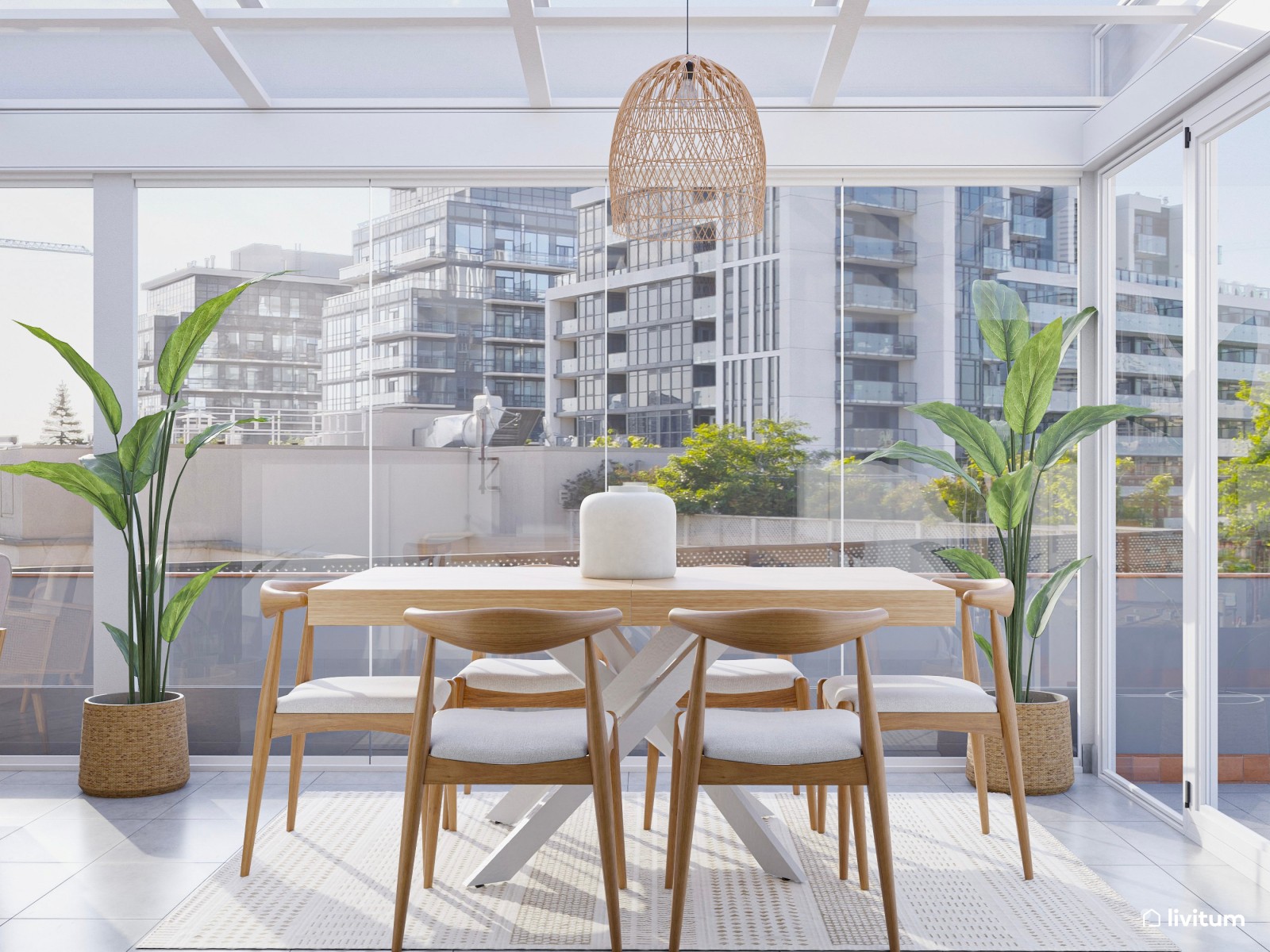 Terraza moderna y luminosa con cerramiento inteligente